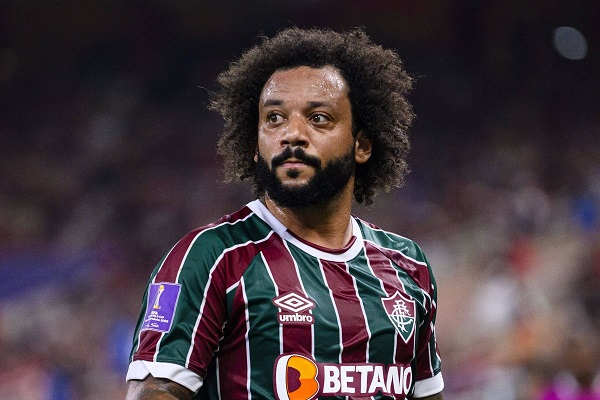 Marcelo, en berømt brasiliansk venstreback, annoncerede officielt sin pensionering